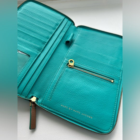 Marc by Marc Jacobs Travel Wallet - Picture 2 of 8